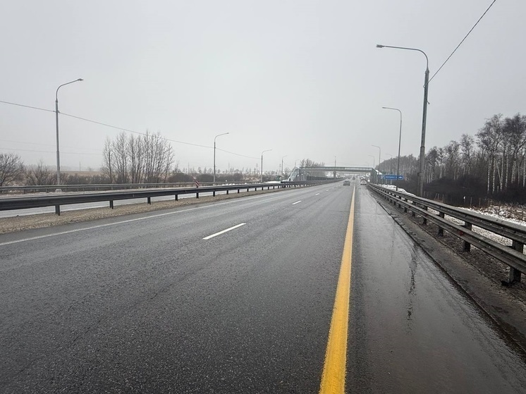 Под Тулой водитель «Шевроле Ланос» госпитализирован после встречи с отбойником