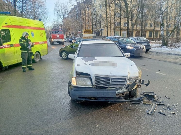 В ДОКБ Твери доставили пострадавшего в ДТП ребенка