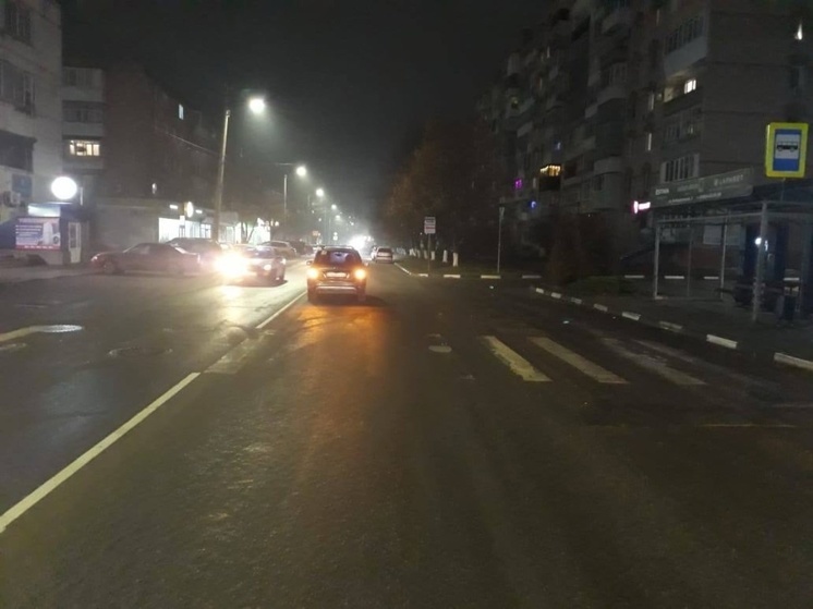 В Азове водитель легковушки сбил девушку