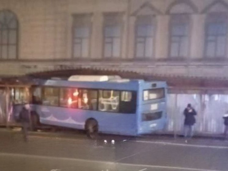 В «Верхневолжском АТП» прокомментировали аварию с синим автобусом в Твери