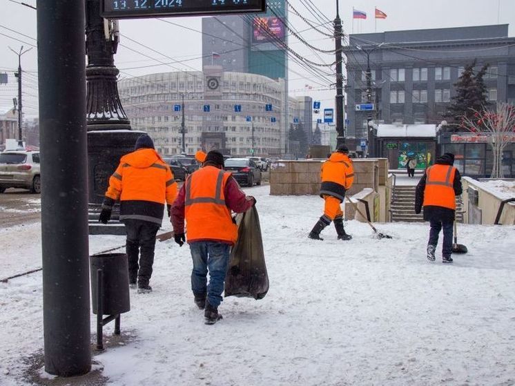 Вчера в Челябинске прошёл ледяной дождь, что спровоцировало появление на улицах гололедицы