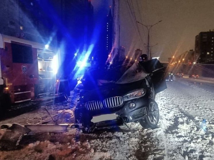 В ДТП в центре Новосибирска погиб 26-летний пассажир BMW-X5, еще трое пострадали