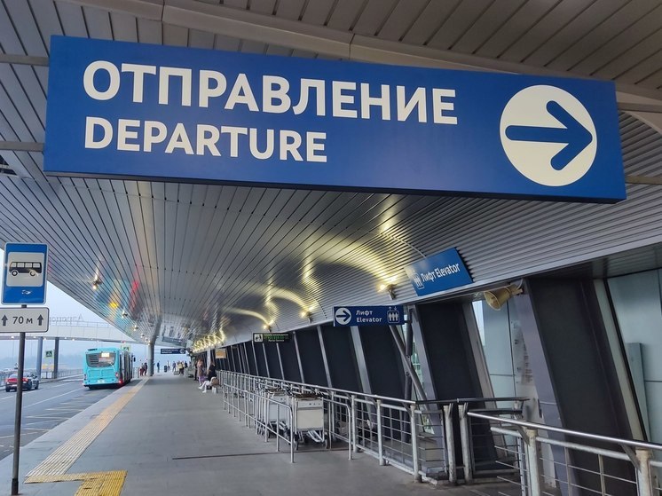 Более 10 рейсов не смогли вовремя вылететь из Пулково из-за непогоды