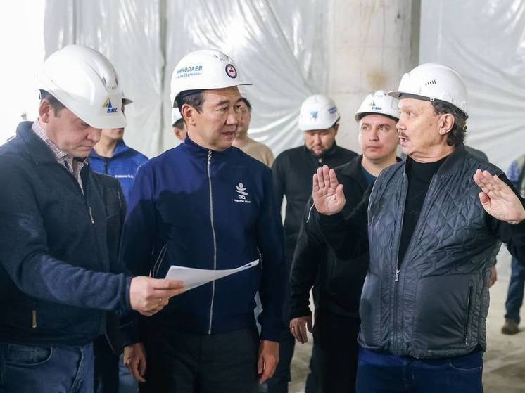Глава Якутии Айсен Николаев проверил ход строительства Арктического центра эпоса и искусств