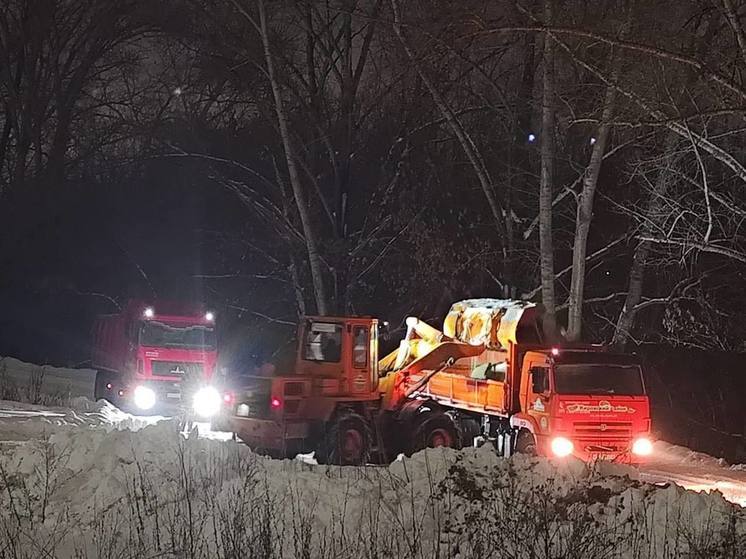 Глава района Уфы объяснил, почему снег с улиц города оказался на берегу реки Белой