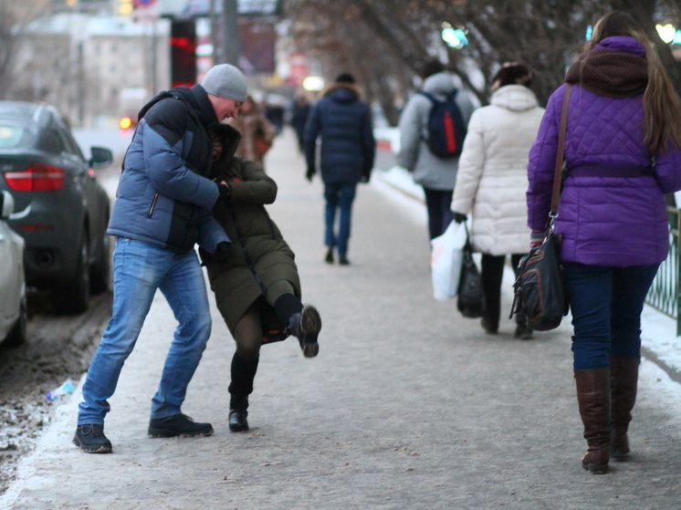 «Желтый» уровень погодной опасности объявили в Подмосковье из-за гололедицы