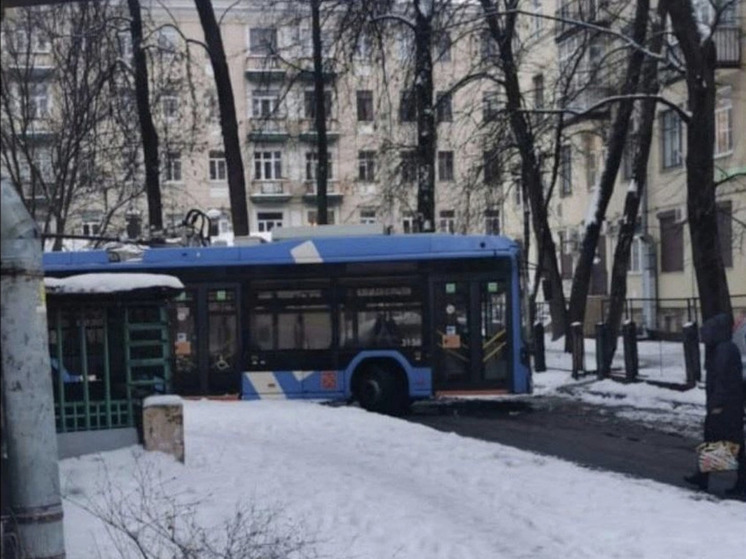 Троллейбус потерялся во дворах Красногвардейского района