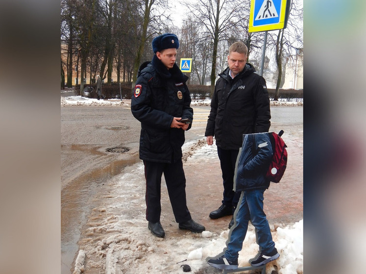 Пластиковому мальчику в Старой Руссе оторвали голову