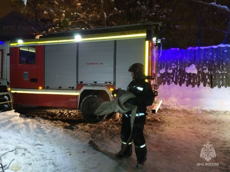 Двух человек спасли из задымленной пятиэтажки в Нижнем Тагиле