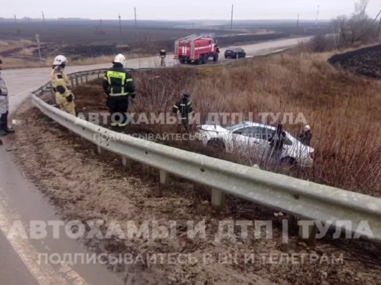 В Тульской области улетела в кювет Skoda Octavia с краснодарскими номерами