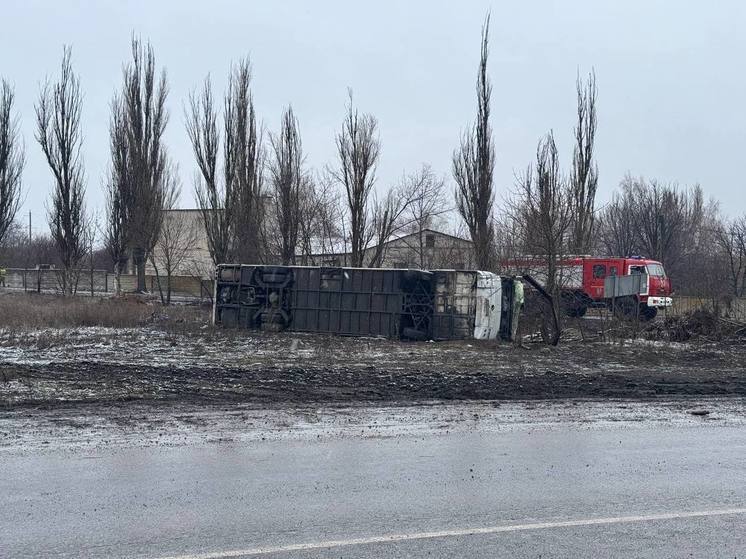 В районе Иловайска при опрокидывании автобуса погибло три человека и 27 травмированы