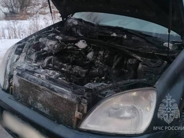 В Ивановской области на глазах владелицы внезапно вспыхнула иномарка