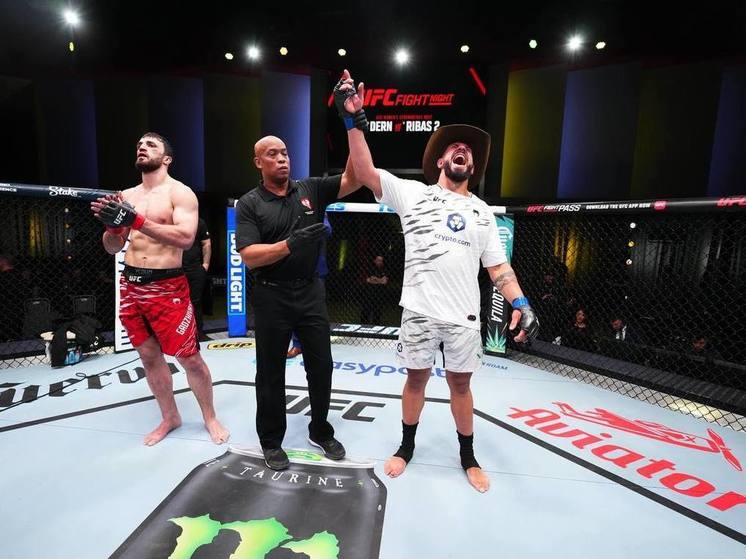 Дагестанский боец потерпел на турнире UFC первое поражение в карьере
