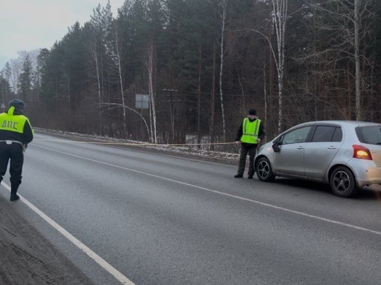 Женщина попала под колеса иномарки на трассе Свердловской области