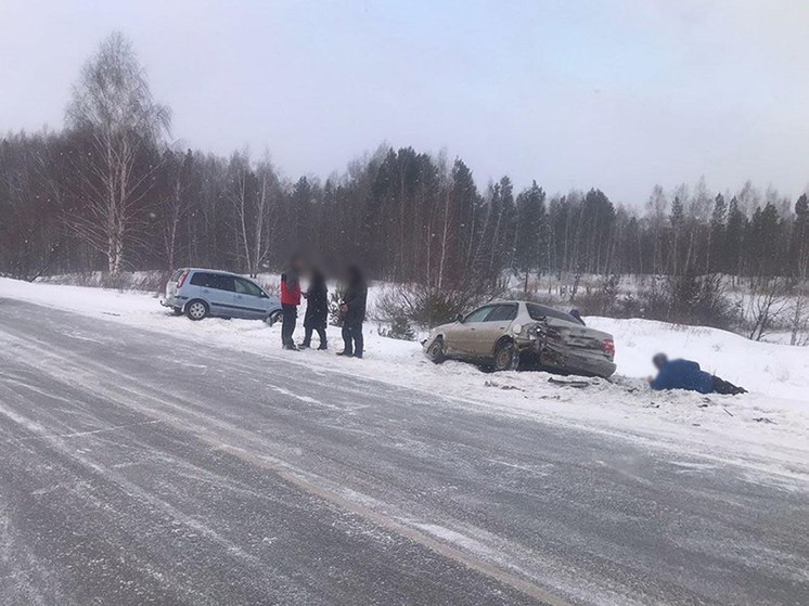 Под Томском водитель иномарки сбил пешехода и врезался в припаркованный автомобиль