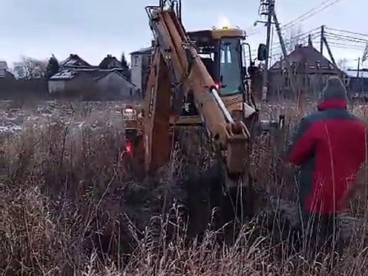 Коммунальщики нашли место скрытой утечки в калининградском поселке