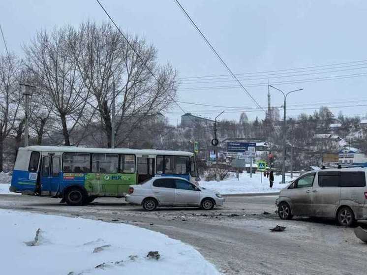 СК начал проверку по факту ДТП с микроавтобусом, который перевозил детей в Бийске