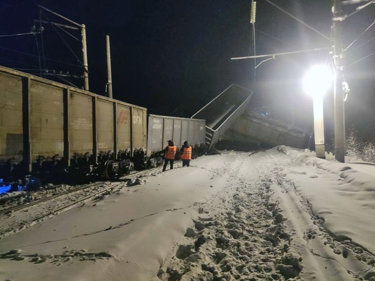 Поезд Нерюнгри — Новосибирск задерживается из-за схода вагонов в Бурятии