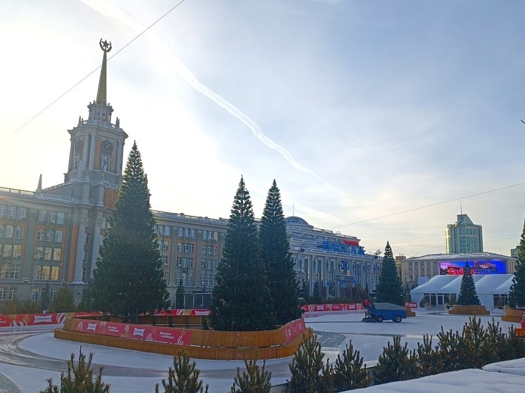 Жительница Екатеринбурга получила травму на катке на площади 1905 года