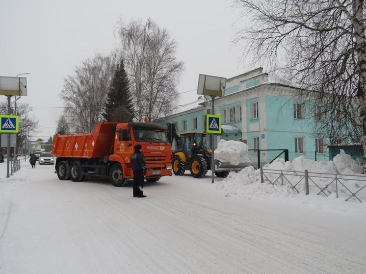 Опасную для жизни детей горку обнаружили в Кузбассе