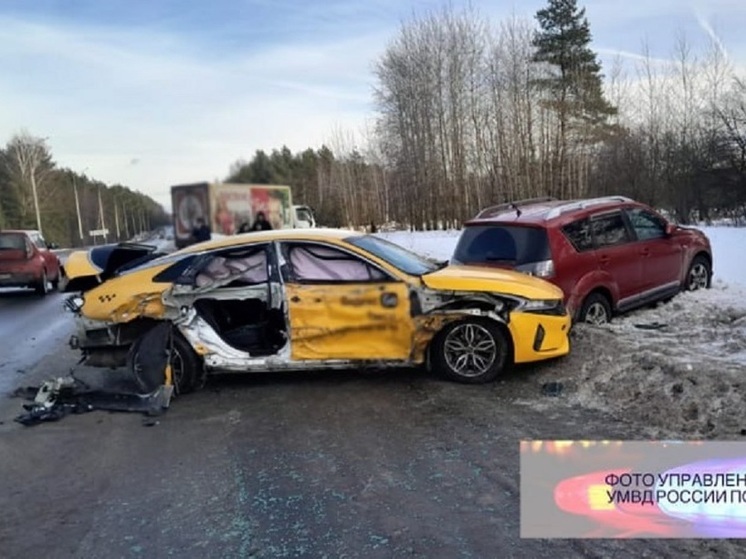 В жестком лобовом ДТП в Тейковском районе пострадали два человека