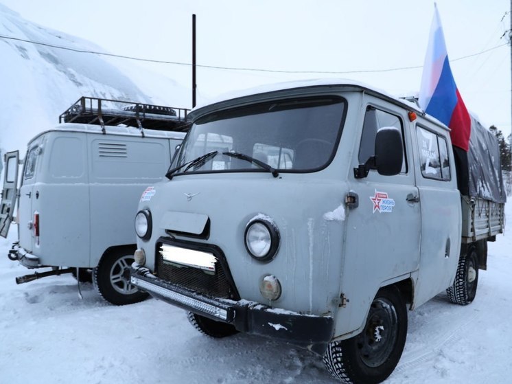 Жители Шурышкарского района передали для бойцов СВО 2 автомобиля