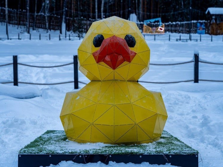 В парке Нягани становится больше полигональных фигур