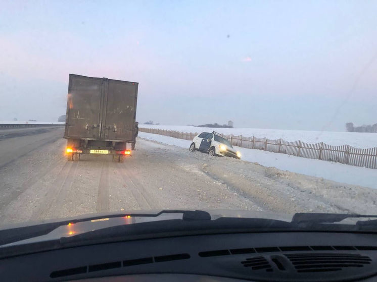 Легковушка попала в ДТП на кузбасской трассе