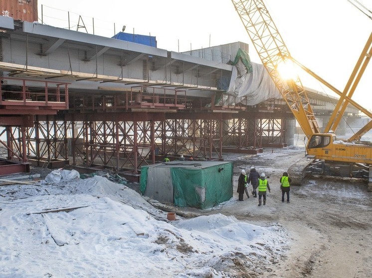 Ситуация со строительством третьего моста через р. Уда и Транссибирскую магистраль в столице Бурятии зашла в тупик. В Единой информационной системе «Закупки» появилось сообщение об одностороннем отказе заказчика от исполнения госконтракта. Размещенное там решение ГКУ «Бурятрегионавтодор» подписано его руководителем Владимиром Сосниным. 