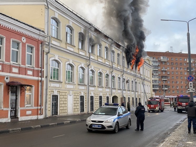 Пожар в военном госпитале в центре Тулы удалось потушить почти за 12 часов