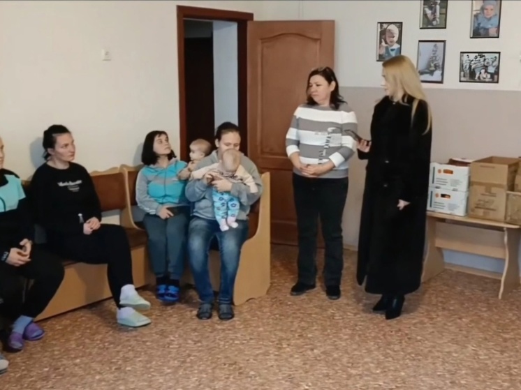 В Бердянске Центр матери и ребенка получил гуманитарную помощь