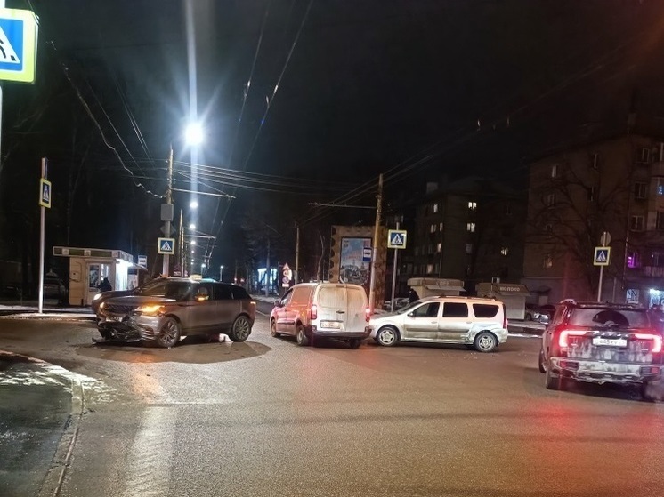 Двое детей пострадали в тройном ДТП на улице Курковой в Туле