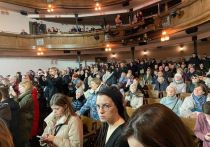 Поток поклонников Добровольской не прекращается