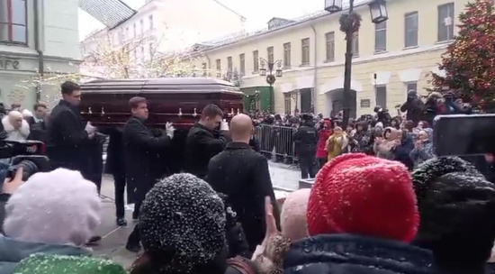 Последний выход Добровольской: слезы, аплодисменты и прощальная церемония