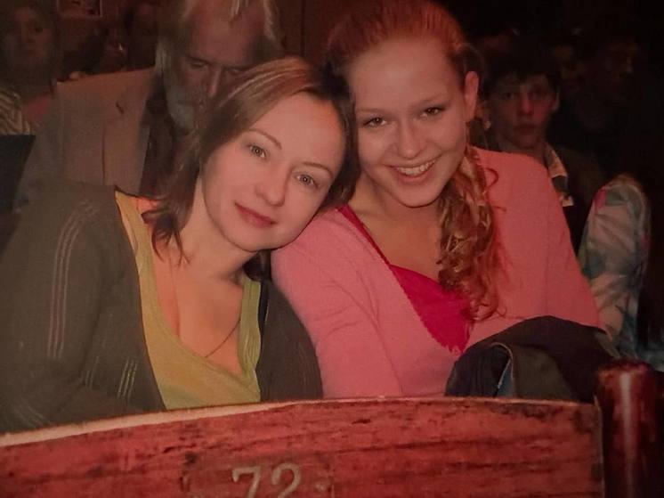 Псковичка Юлия Пересильд расплакалась на прощании с Евгенией Добровольской