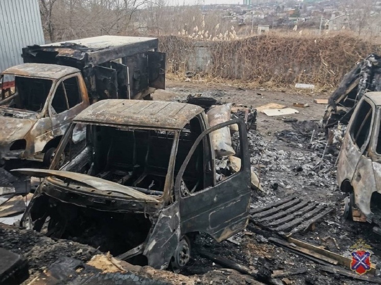 Волгоградские полицейские задержали подозреваемого в поджоге трех автомобилей