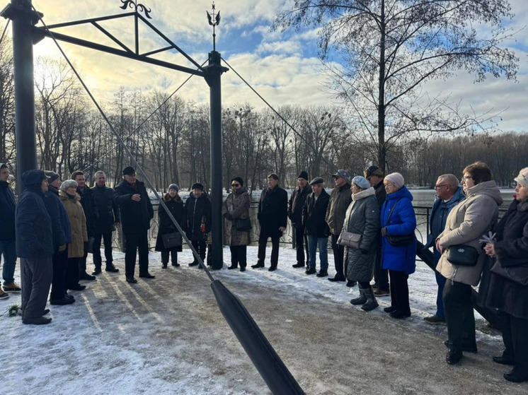 Калининградцы увековечили память автора идеи понтонного моста в Южном парке