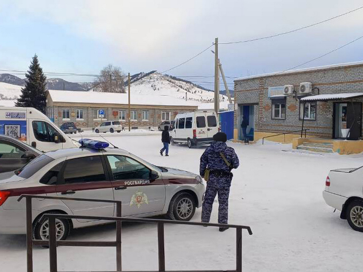 В Тарбагатае росгвардейцы задержали подозреваемых в незаконном обороте наркотиков