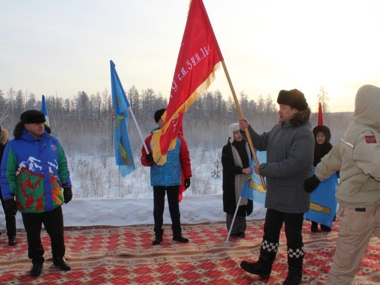 Усть-Майский улус завершил эстафету «Знамя Победы» в честь Года защитника Отечества