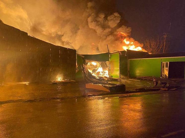 Дом владельца мебельного цеха в Хасавюрте сгорел при пожаре на предприятии