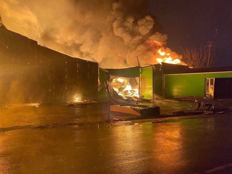 Прокуратура в Дагестане  выясняет причины пожара в мебельном цеху