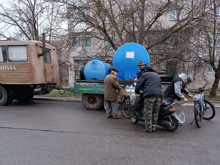 Гура показал процесс раздачи питьевой воды жителям Таврийска