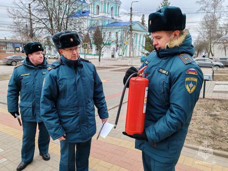 В ГУ МЧС России по Курской области провели тренировку по эвакуации при пожаре