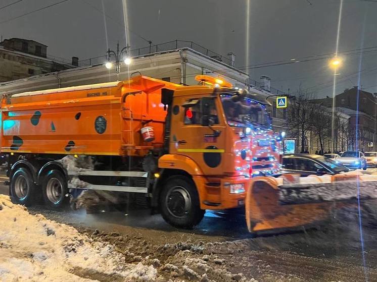 Около 150 единиц техники выехали на уборку Мурманска за минувшие сутки