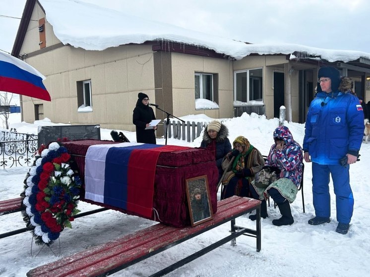 Погибшего на СВО бойца проводили в последний путь в Шурышкарском районе