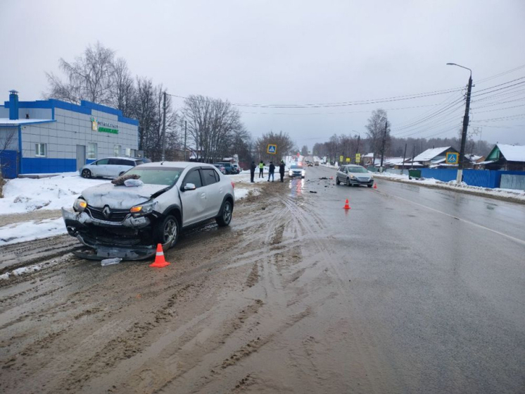 Во Владимирской области на скользких улицах произошло две аварии с пострадавшими