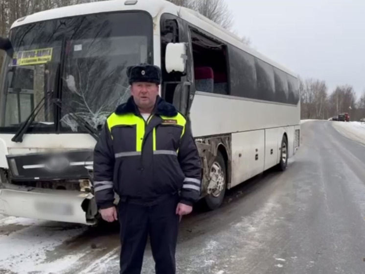 Skoda Fabia протаранила рейсовый автобус в Калужской области