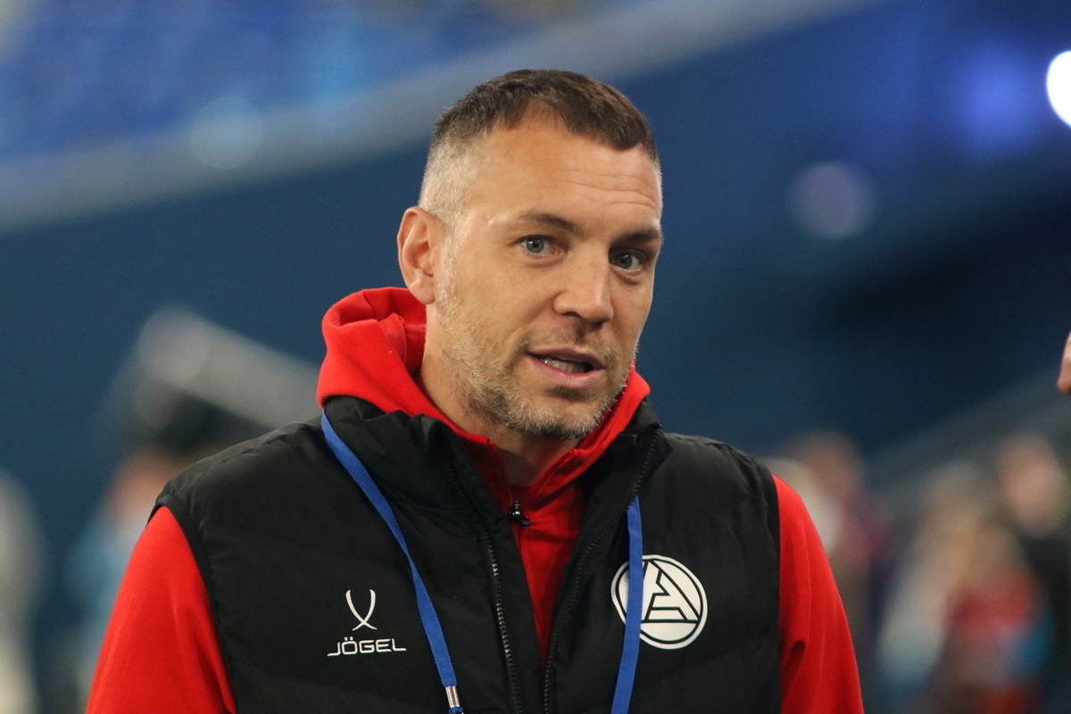 Дзюба полетел с «Акроном» на зимние сборы