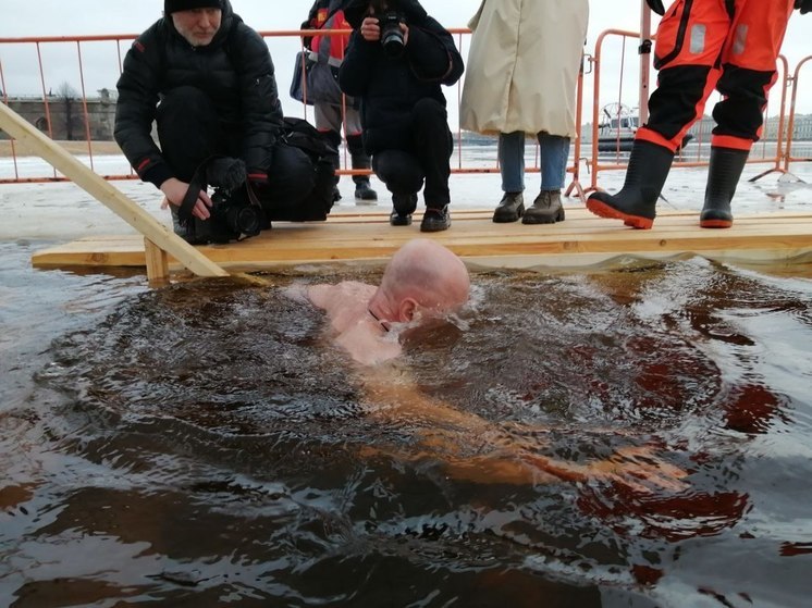 Жители Никеля и Спутника смогут искупаться на Крещение только ночью