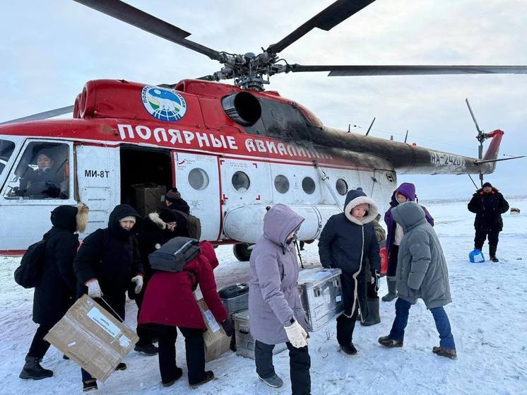 Самолеты, вертолеты, вездеходы и даже оленьи упряжки — мобильные медицинские бригады преодолевают любые преграды, чтобы оказать помощь пациентам